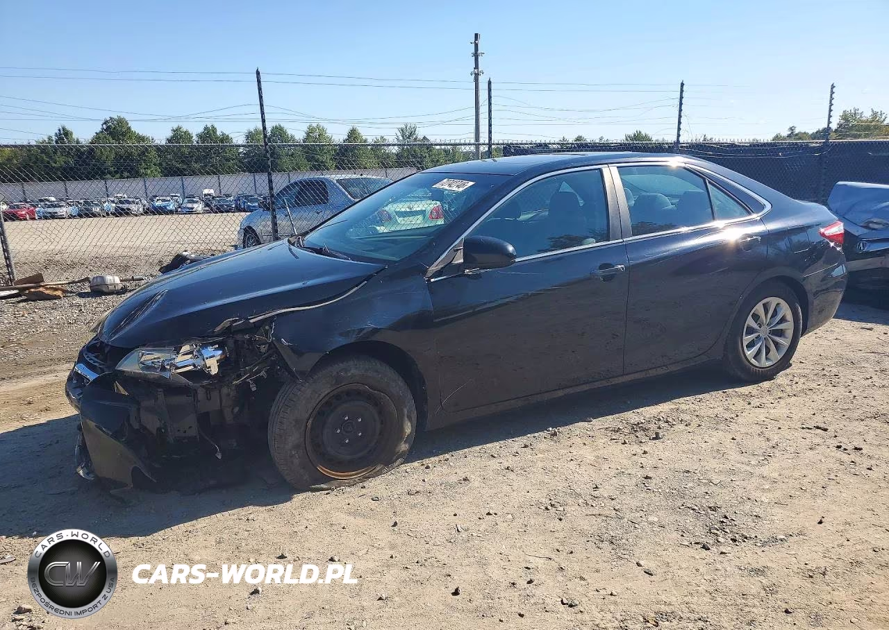 2015 Toyota Camry Le – zdjęcie 1 z 12