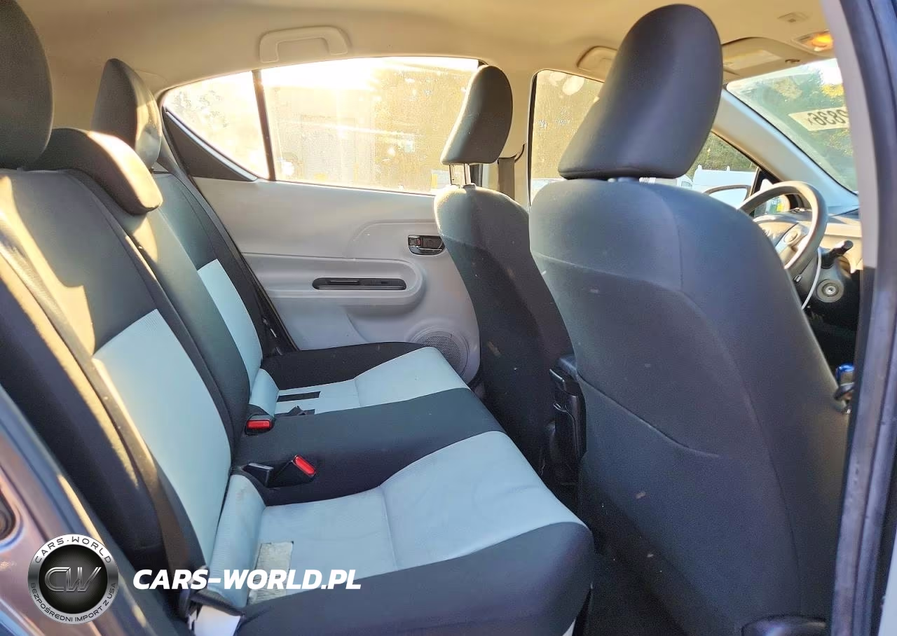 2013 Toyota Prius C Two VIN:JTDKDTB33D1531151 - 10