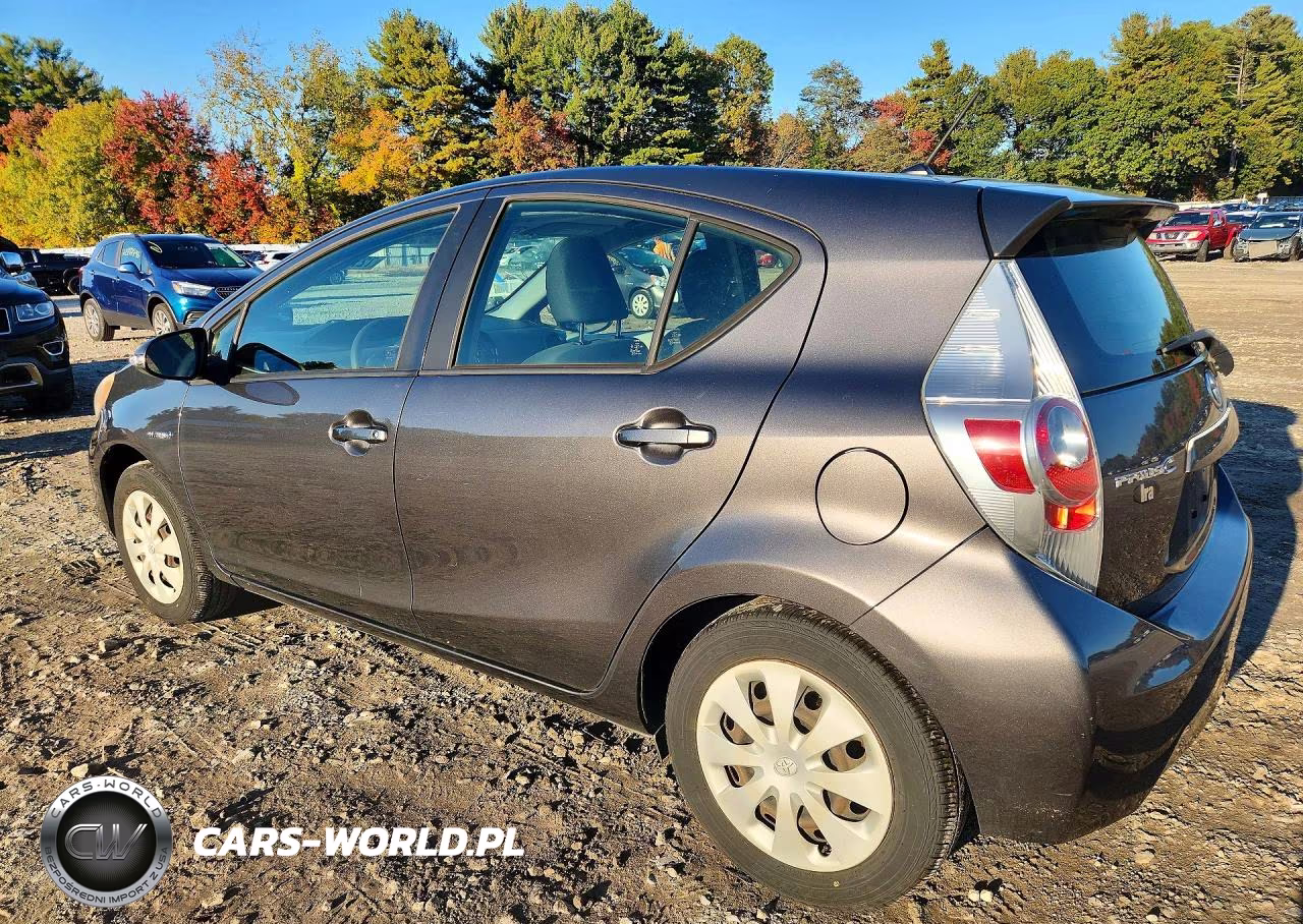 2013 Toyota Prius C Two VIN:JTDKDTB33D1531151 - 2