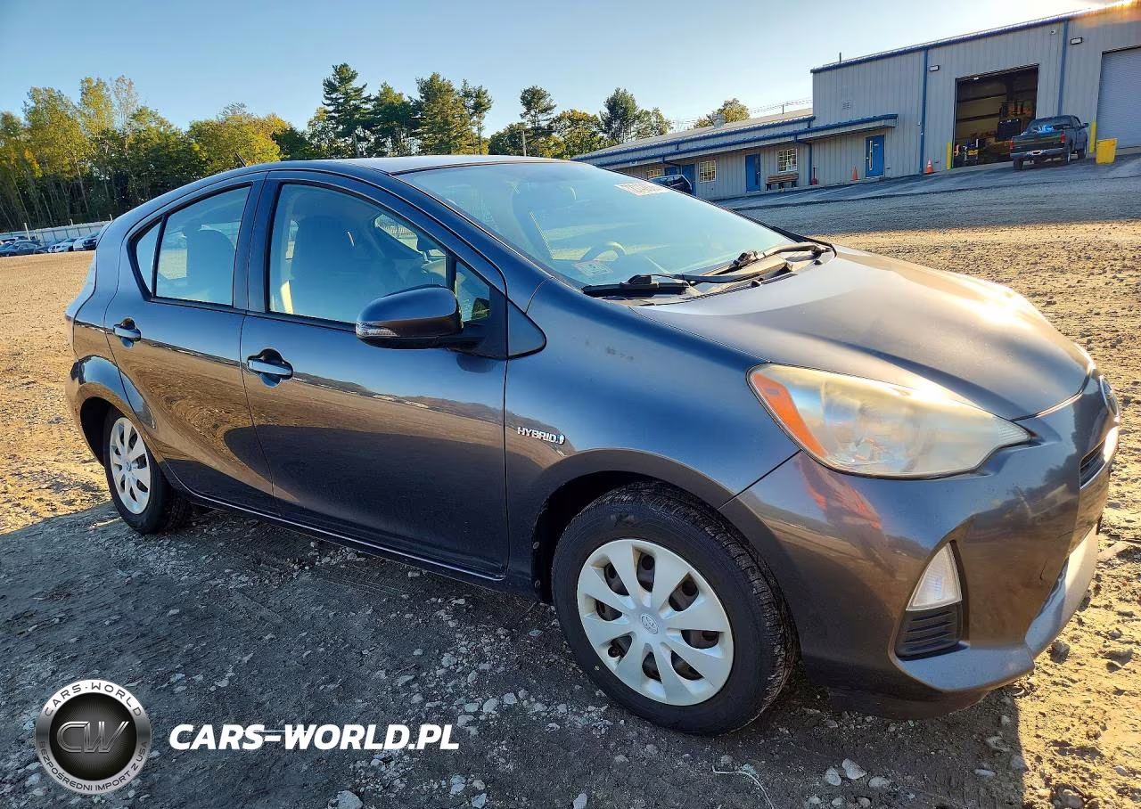 2013 Toyota Prius C Two VIN:JTDKDTB33D1531151 - 4