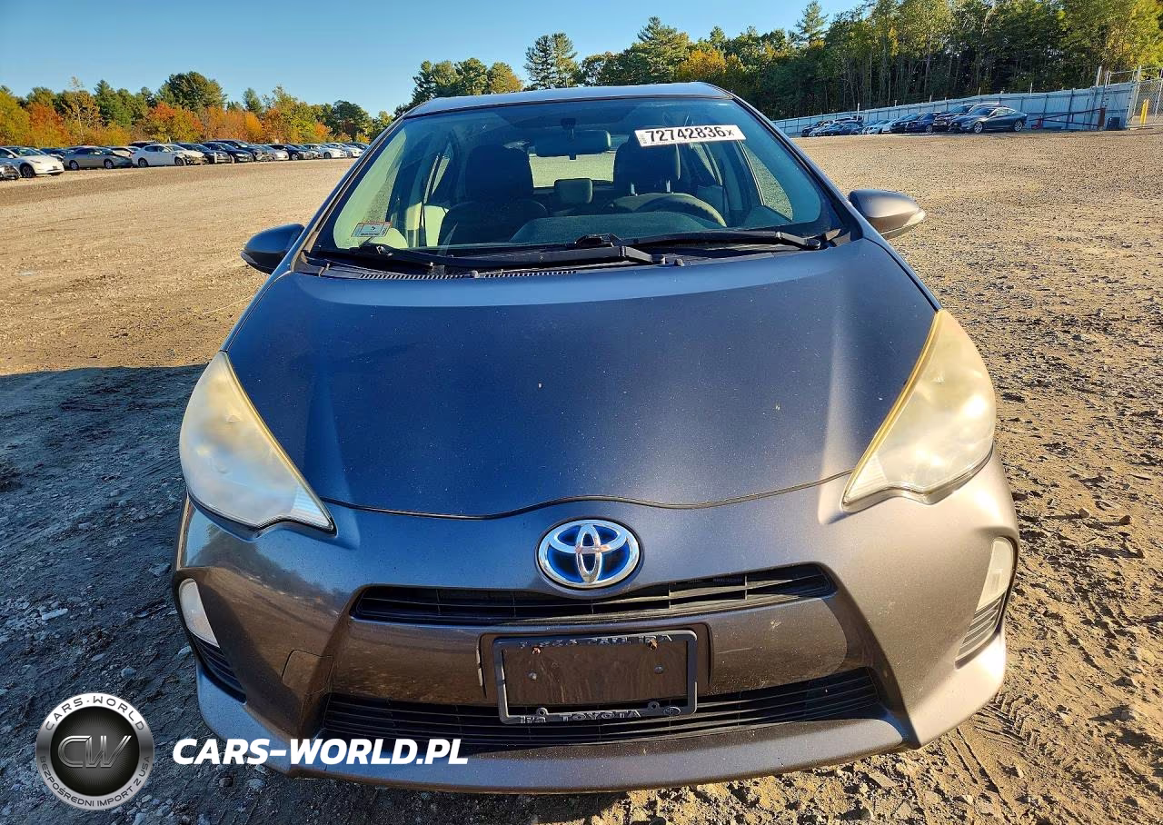 2013 Toyota Prius C Two VIN:JTDKDTB33D1531151 - 5