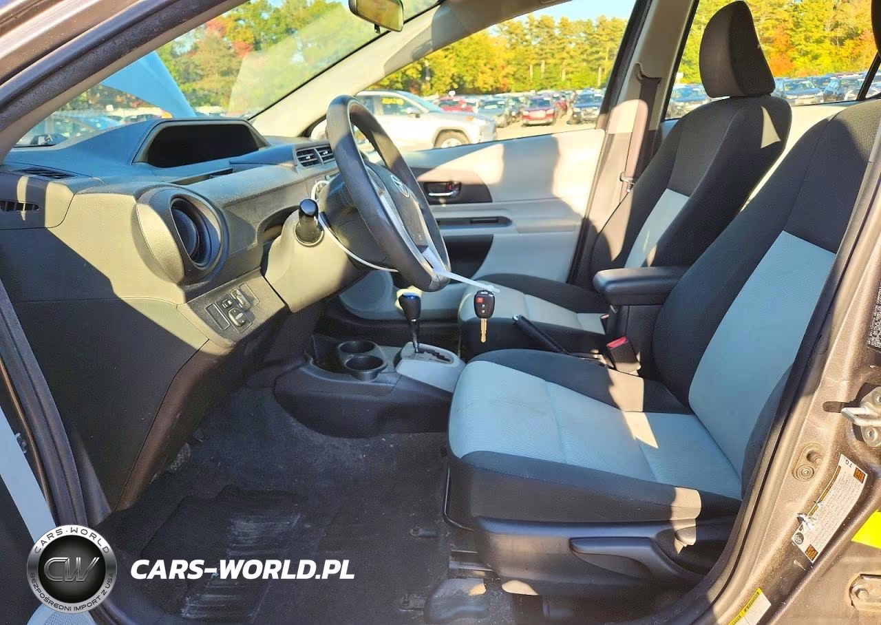 2013 Toyota Prius C Two VIN:JTDKDTB33D1531151 - 7