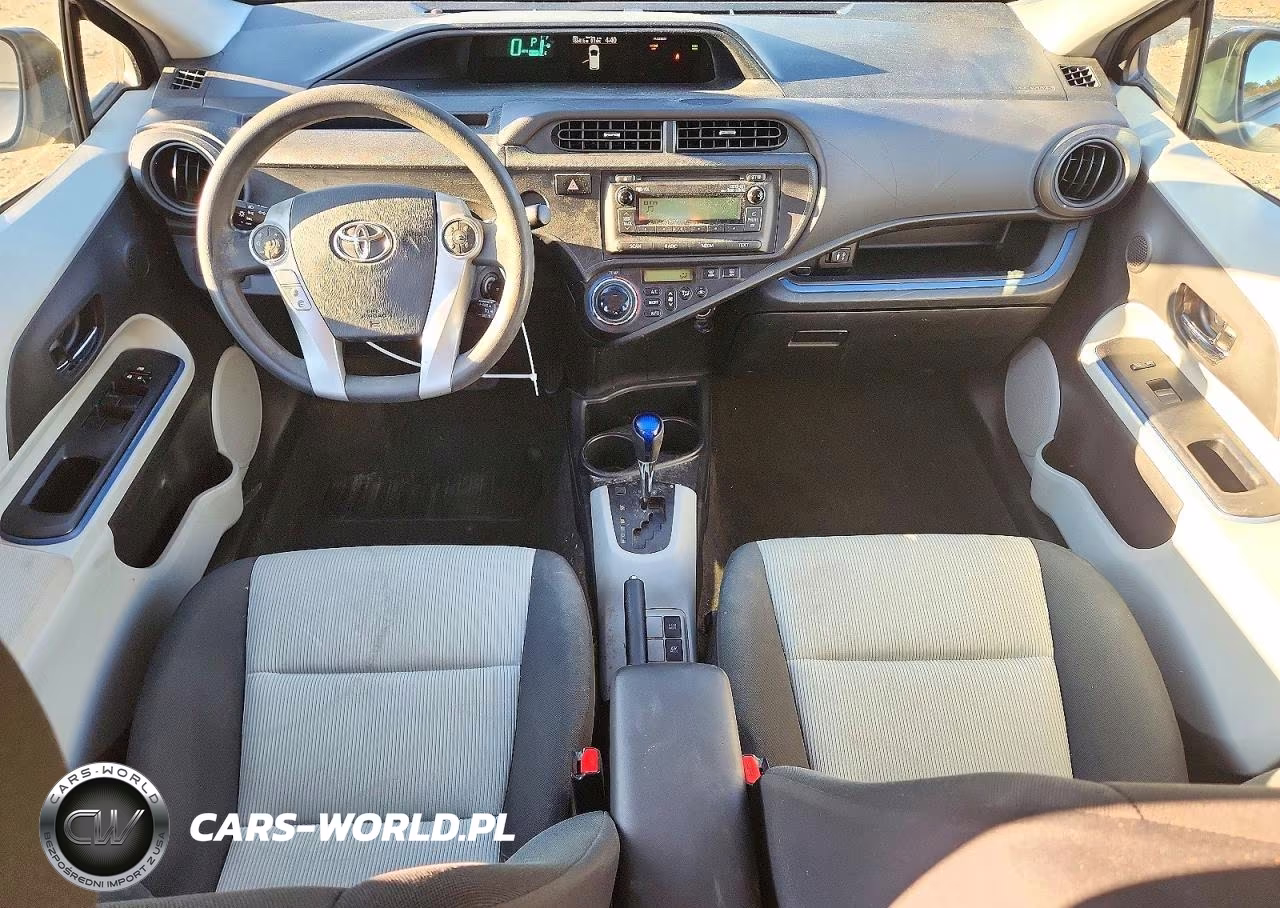 2013 Toyota Prius C Two VIN:JTDKDTB33D1531151 - 8