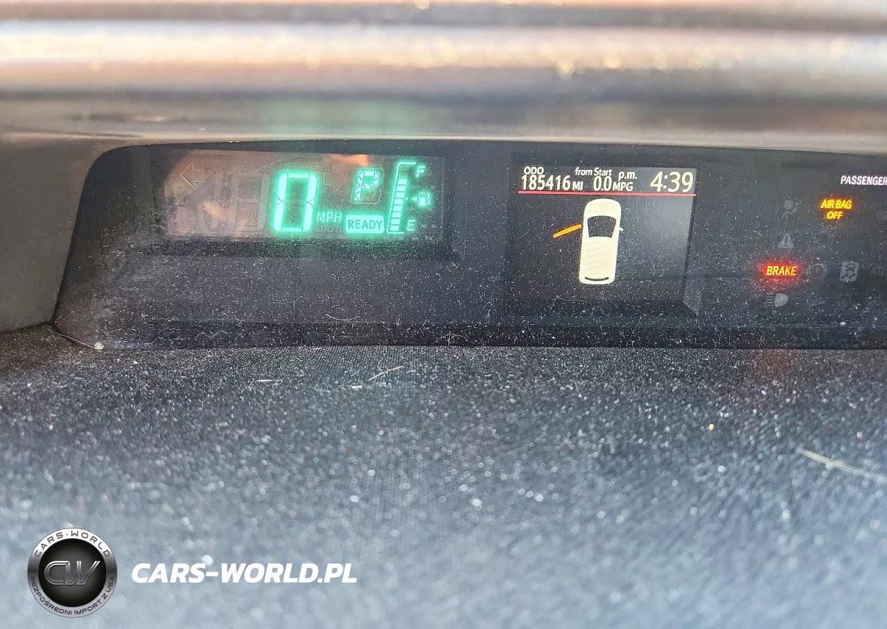 2013 Toyota Prius C Two VIN:JTDKDTB33D1531151 - 9