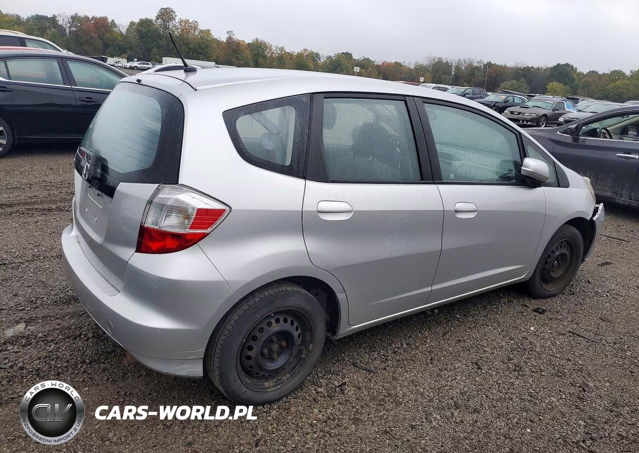 2013 Honda Fit VIN:JHMGE8H30DC081906 - 3
