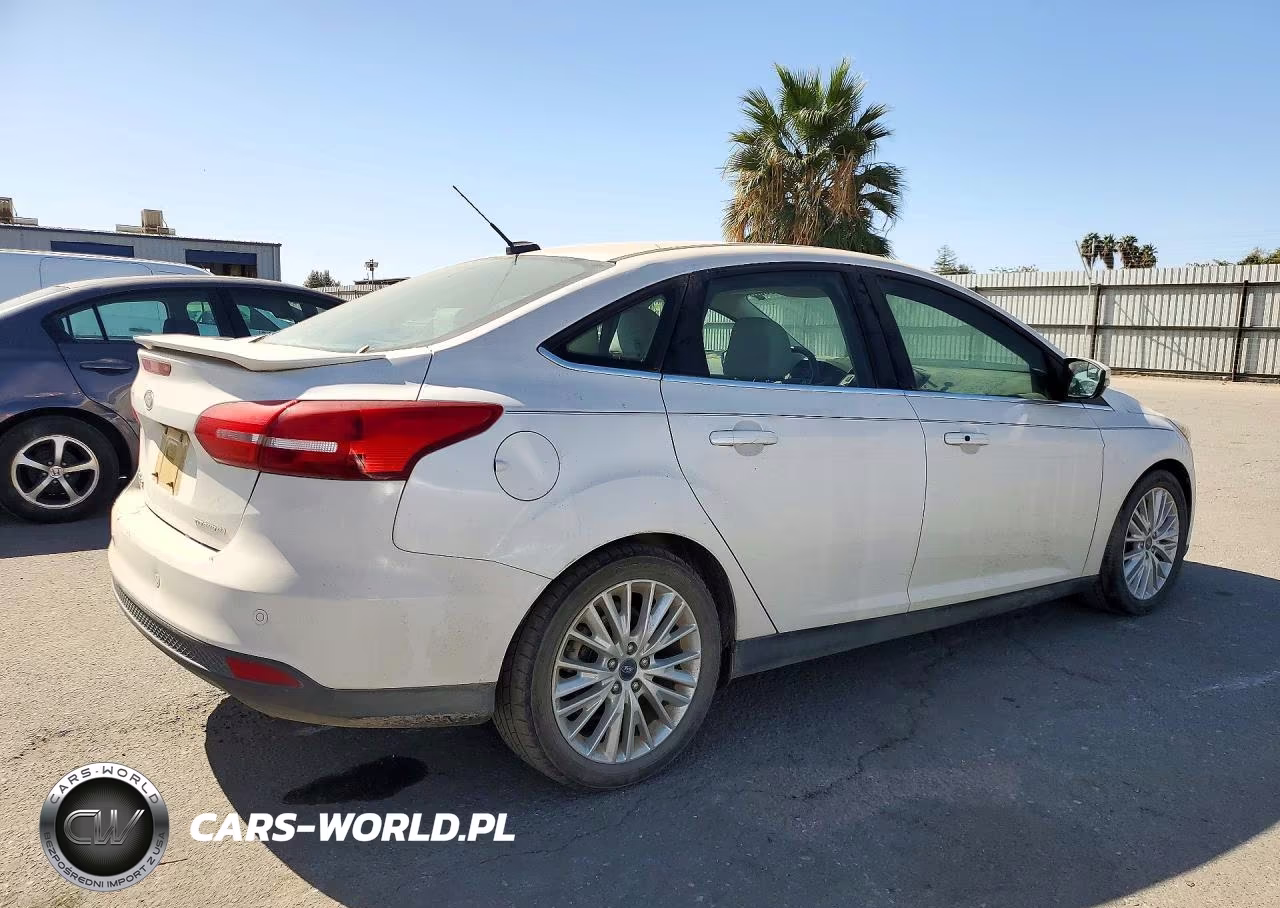 2017 Ford Focus Titanium VIN:1FADP3J22HL260740 - 3