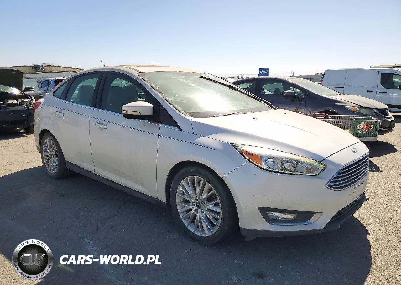 2017 Ford Focus Titanium VIN:1FADP3J22HL260740 - 4
