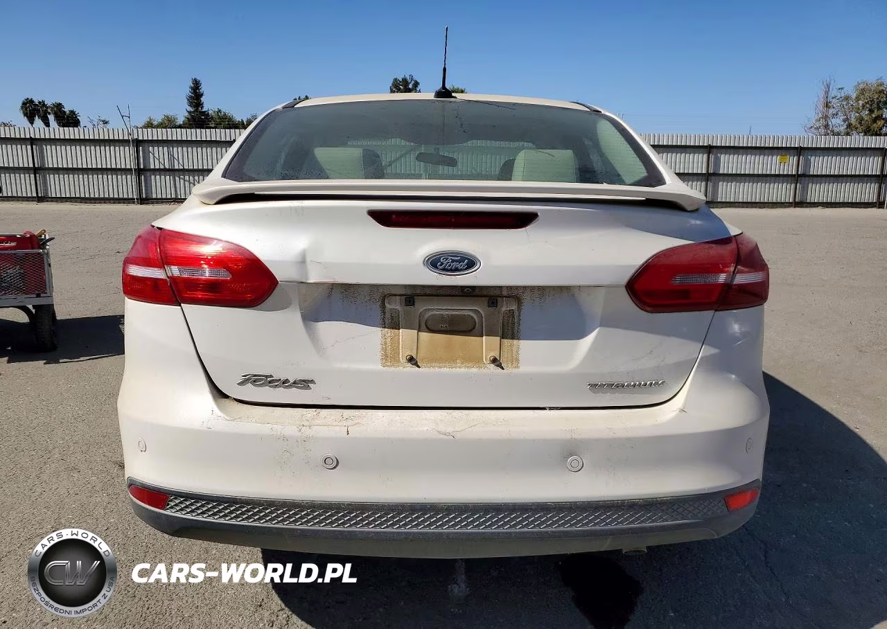 2017 Ford Focus Titanium VIN:1FADP3J22HL260740 - 6