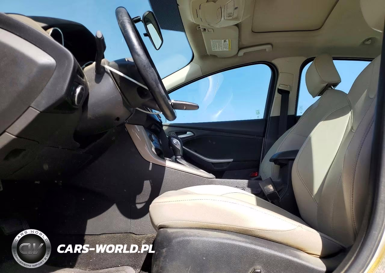 2017 Ford Focus Titanium VIN:1FADP3J22HL260740 - 7