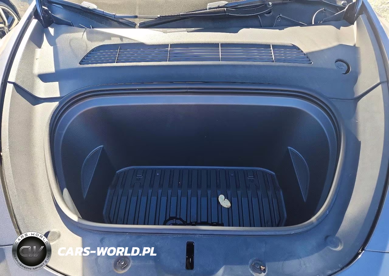 2023 Tesla Model Y VIN:7SAYGAEE0PF827889 - 11
