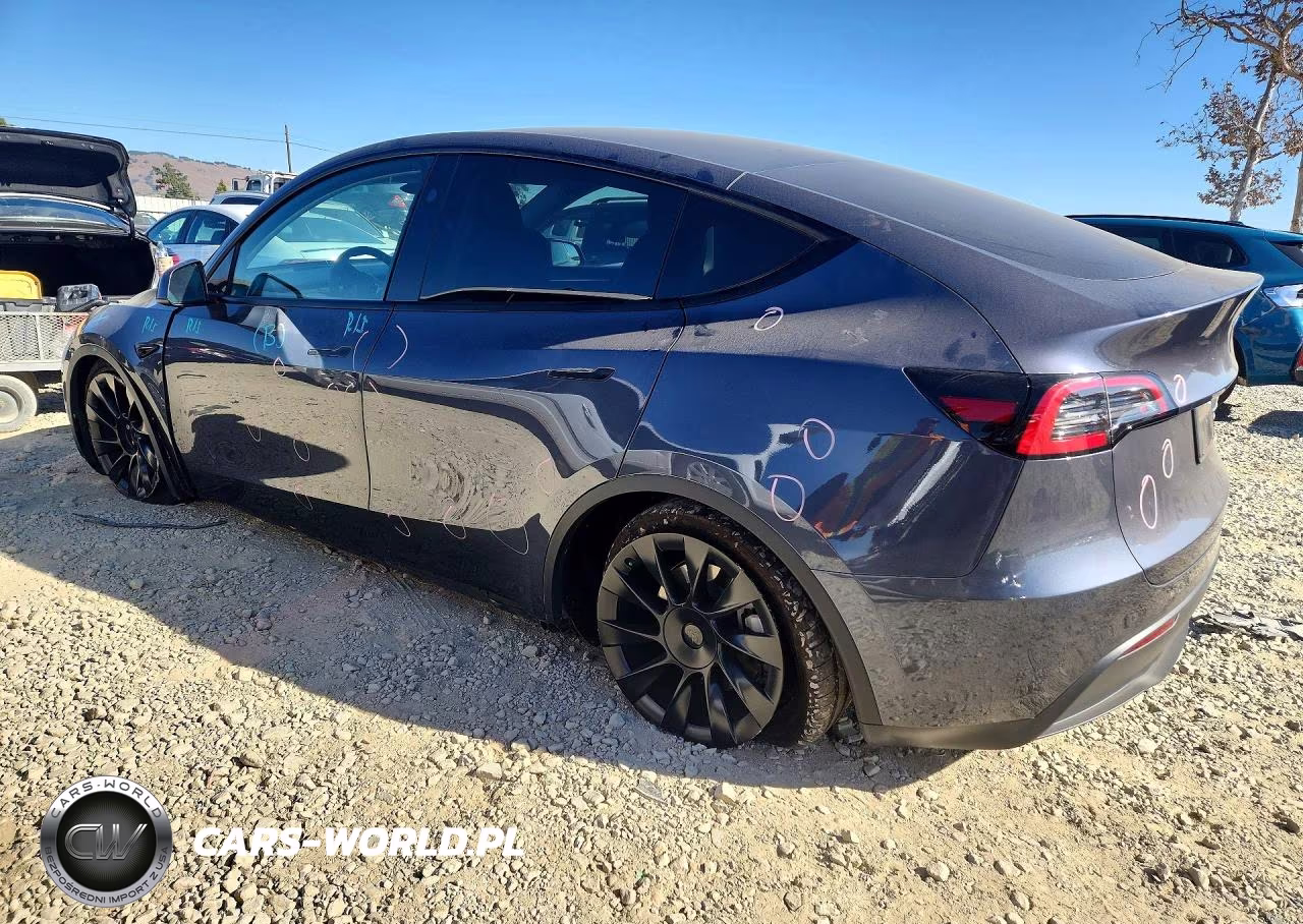 2023 Tesla Model Y VIN:7SAYGAEE0PF827889 - 2