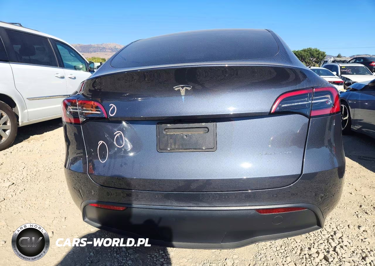 2023 Tesla Model Y VIN:7SAYGAEE0PF827889 - 6