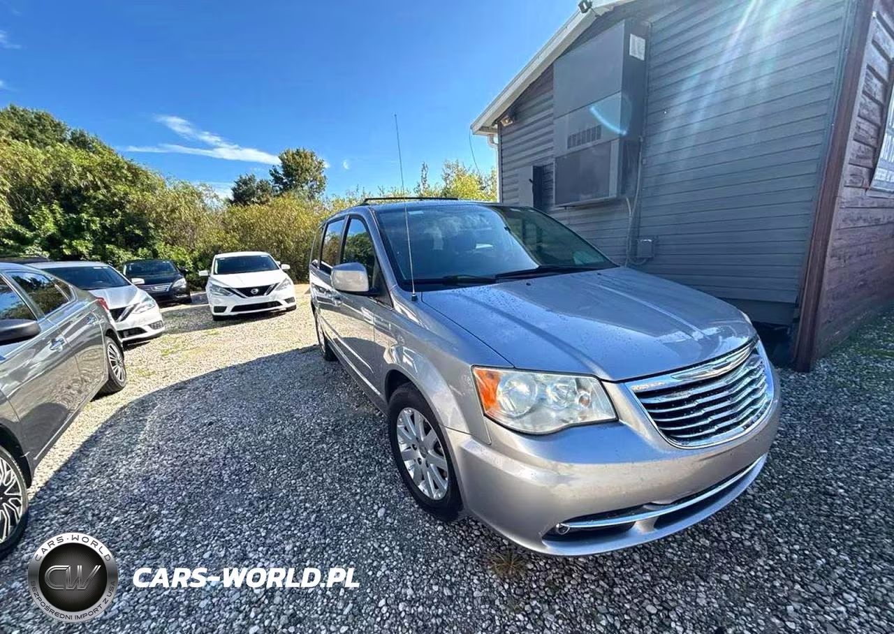2014 Chrysler Town & Country Touring – zdjęcie 1 z 11