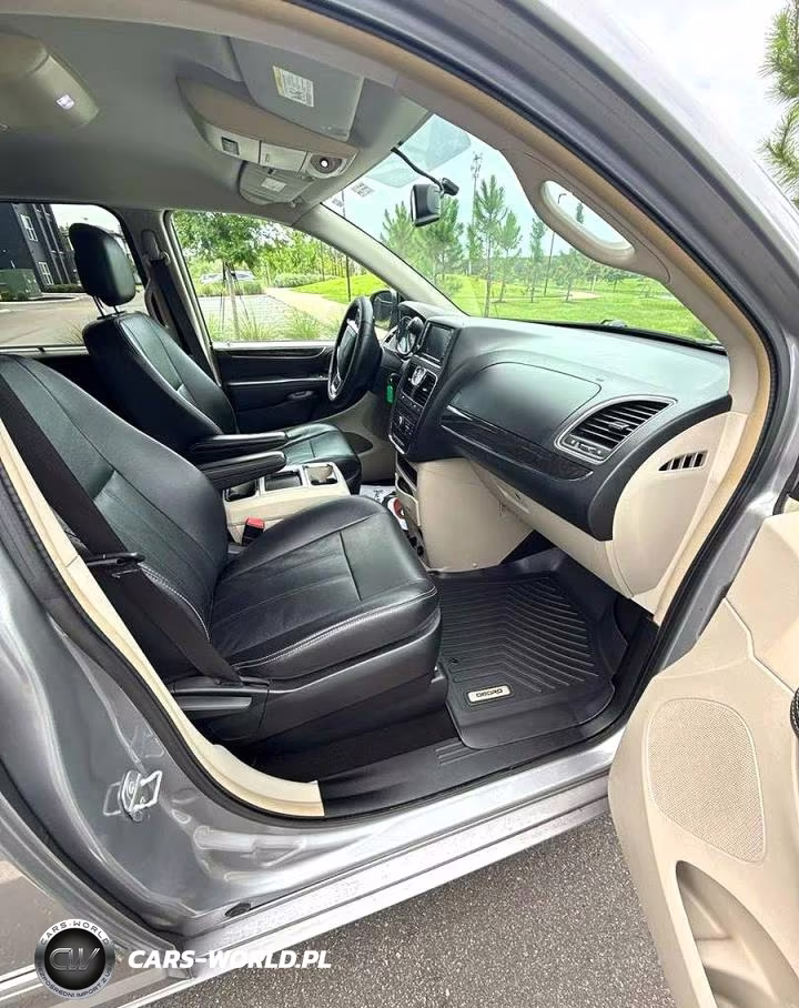 2014 Chrysler Town & Country Touring VIN:2C4RC1BG9ER277807 - 5