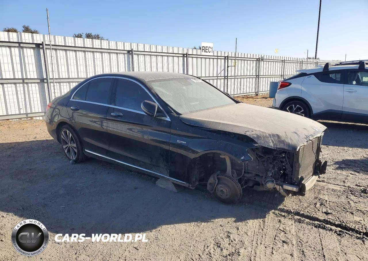 2016 Mercedes-Benz C 300 VIN:55SWF4JB2GU132879 - 4