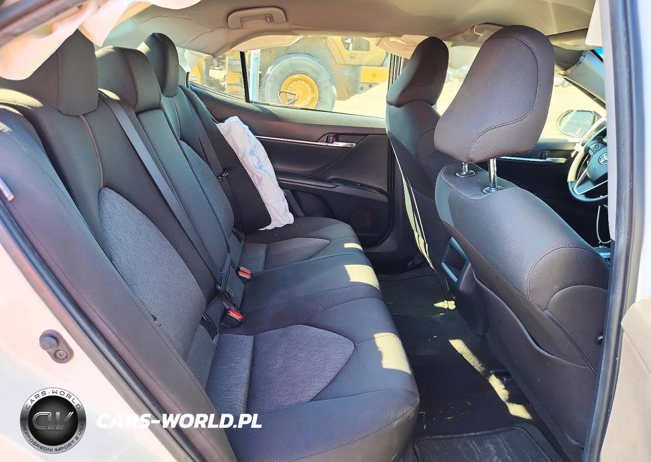2018 Toyota Camry Le VIN:JTNB11HK2J3020022 - 10