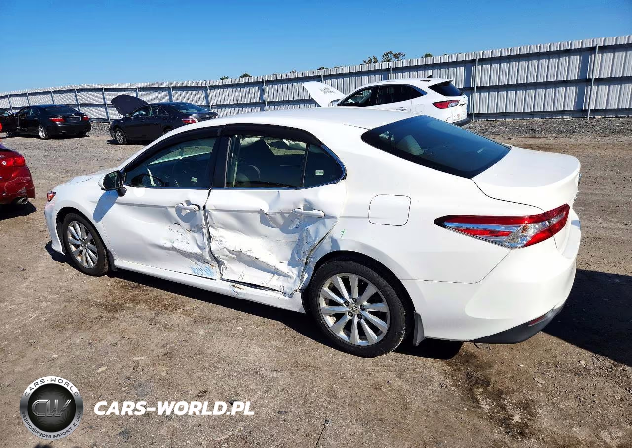 2018 Toyota Camry Le VIN:JTNB11HK2J3020022 - 2