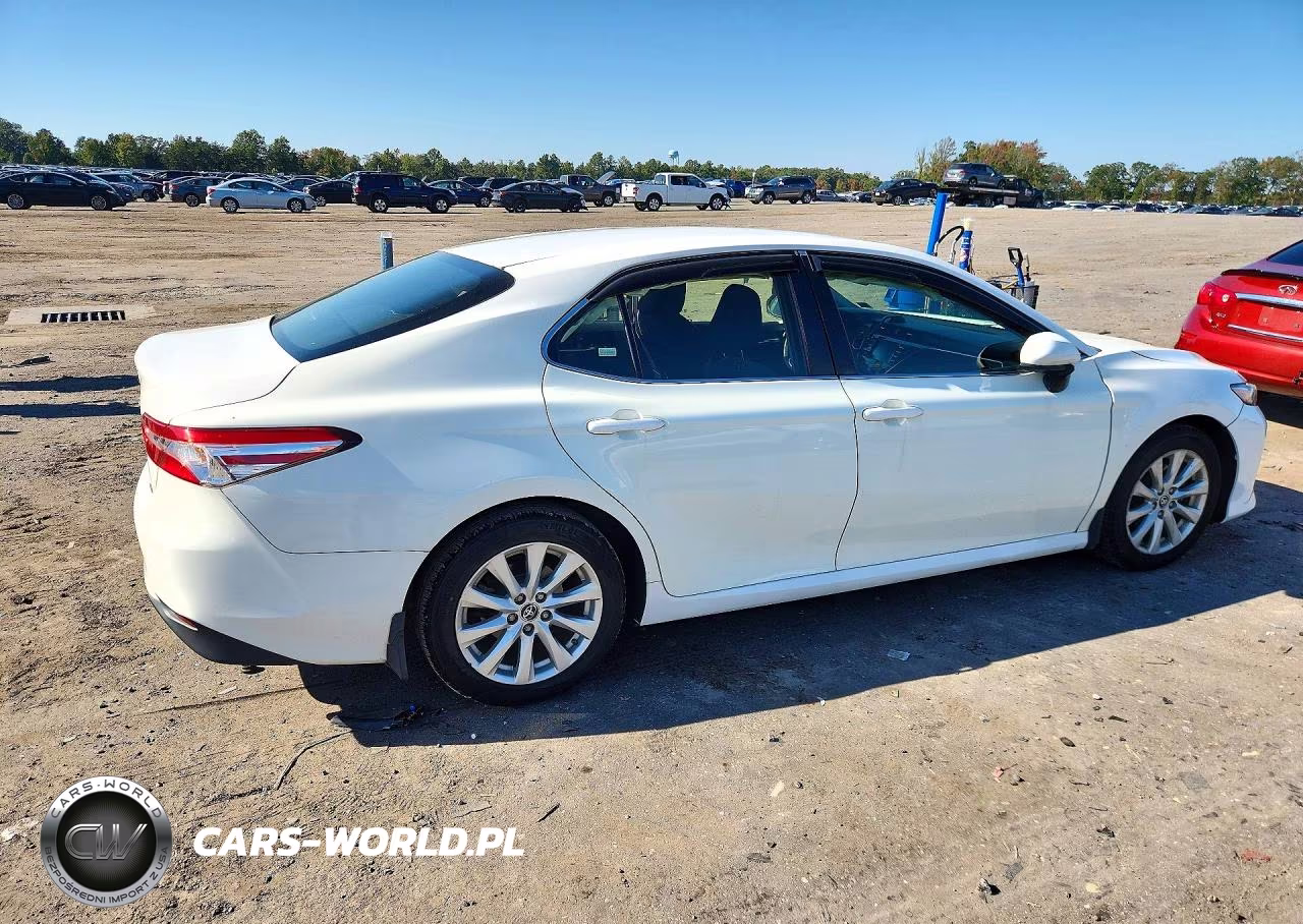 2018 Toyota Camry Le VIN:JTNB11HK2J3020022 - 3