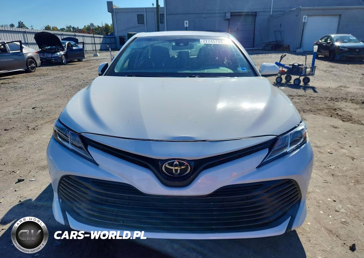 2018 Toyota Camry Le VIN:JTNB11HK2J3020022 - 5