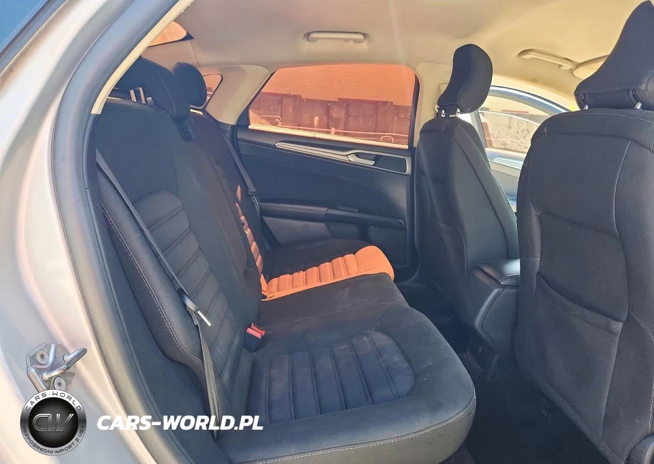 2018 Ford Fusion Se VIN:3FA6P0H7XJR115736 - 10