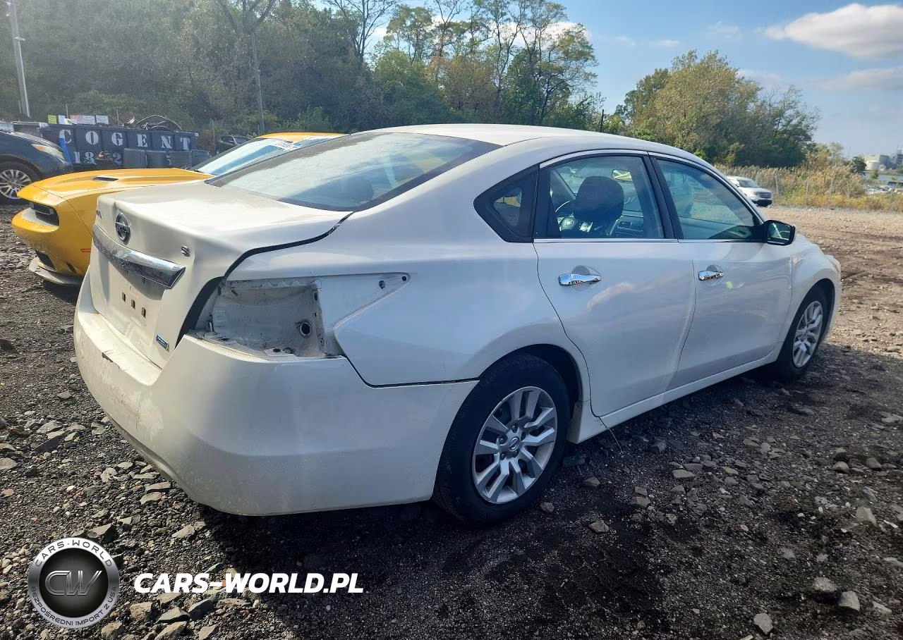 2014 Nissan Altima 2.5 S VIN:1N4AL3AP3EC115227 - 3