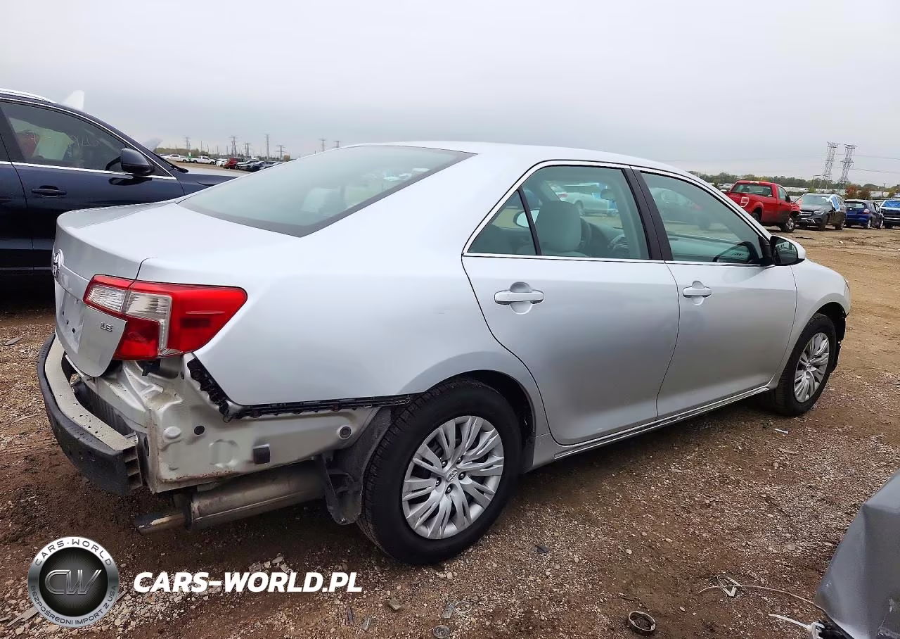 2014 Toyota Camry Le VIN:4T4BF1FK3ER431231 - 3