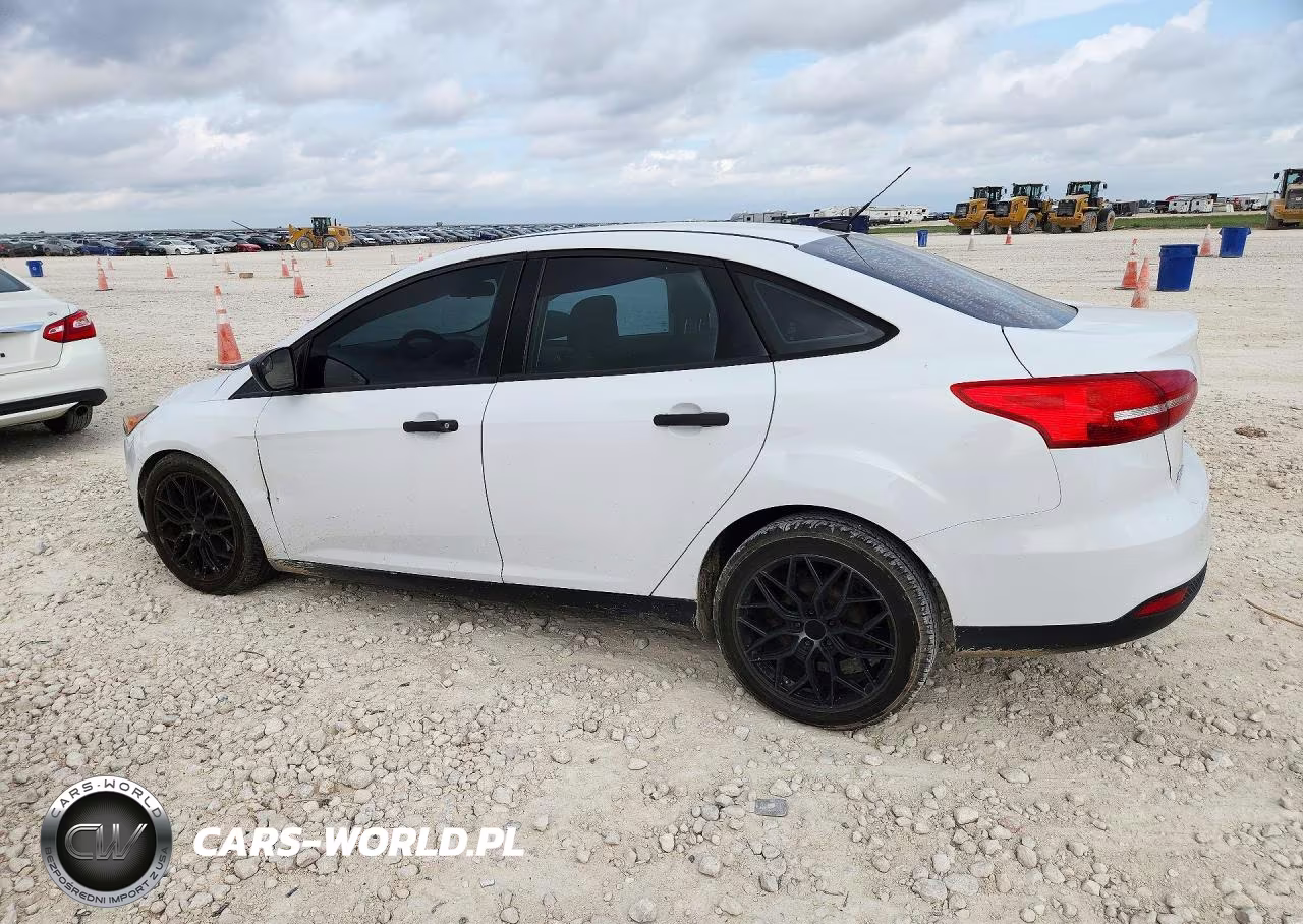 2018 Ford Focus S VIN:1FADP3E24JL277426 - 2