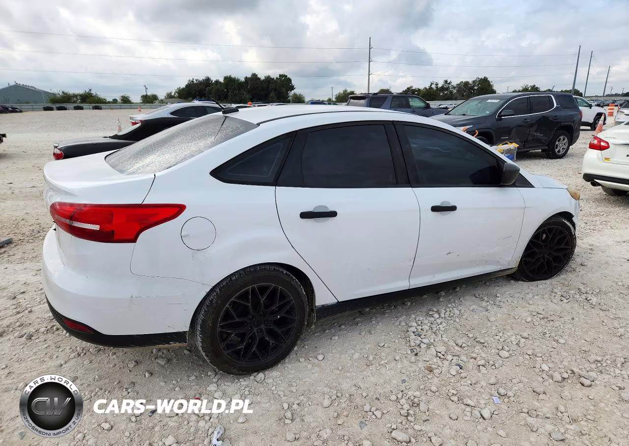 2018 Ford Focus S VIN:1FADP3E24JL277426 - 3