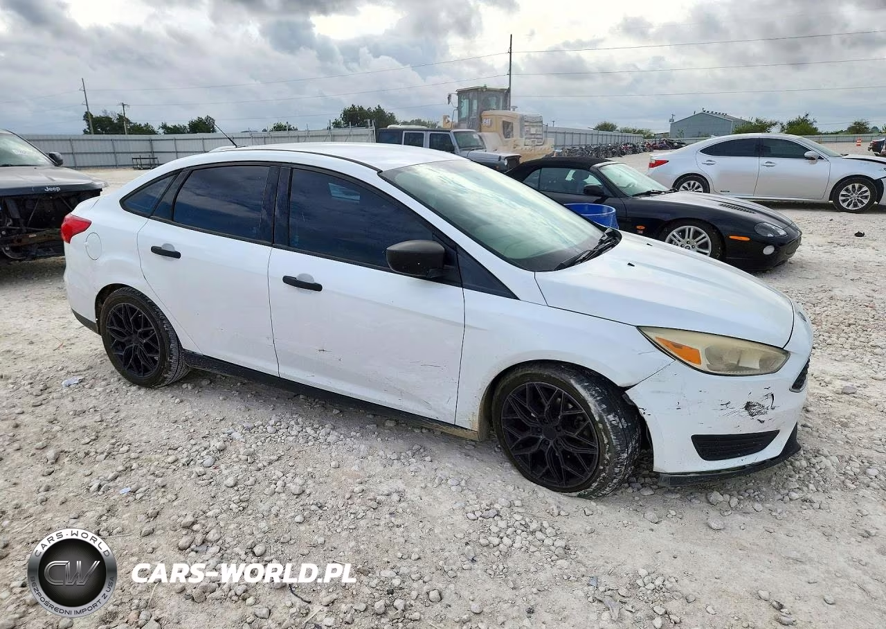 2018 Ford Focus S VIN:1FADP3E24JL277426 - 4