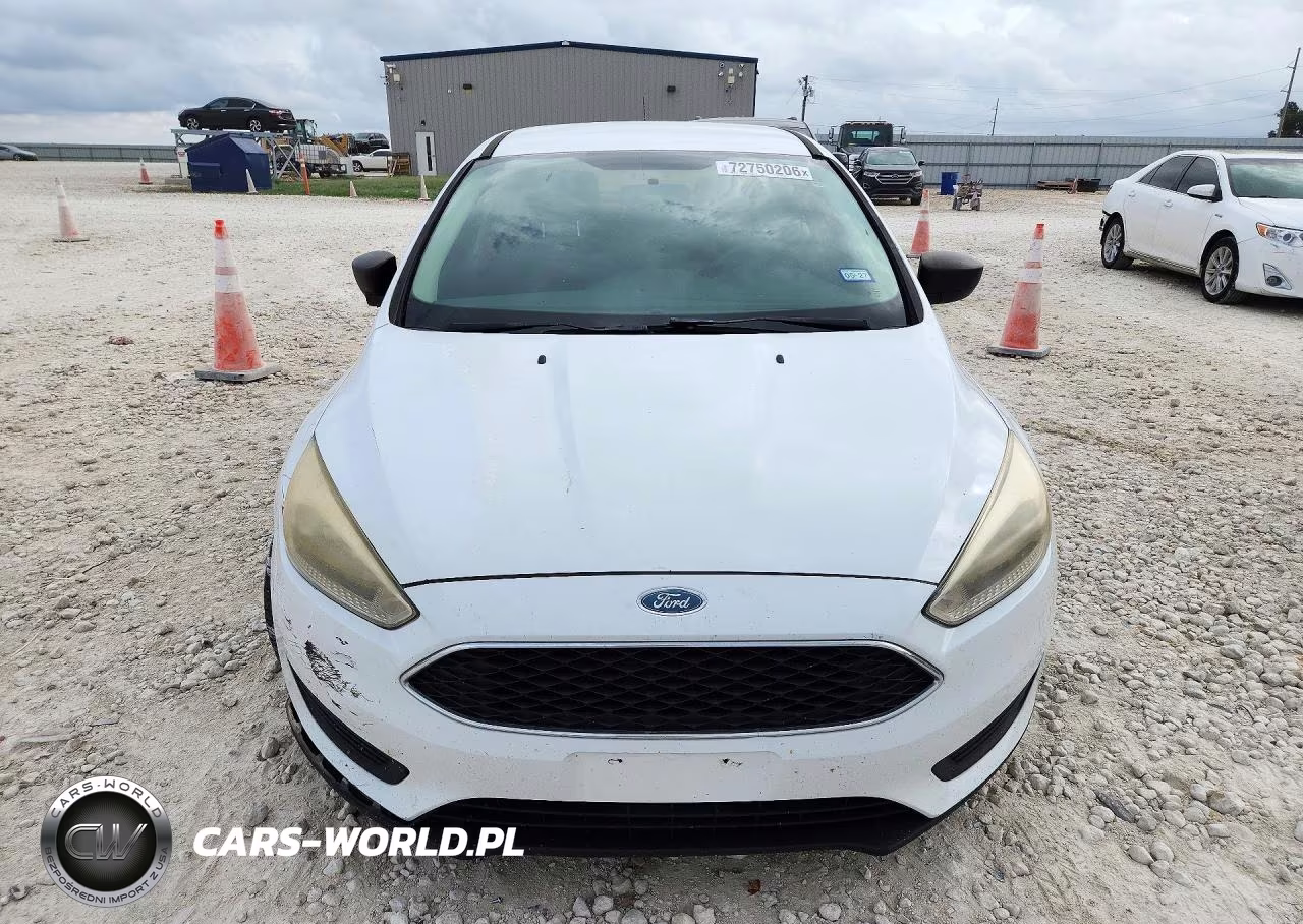 2018 Ford Focus S VIN:1FADP3E24JL277426 - 5