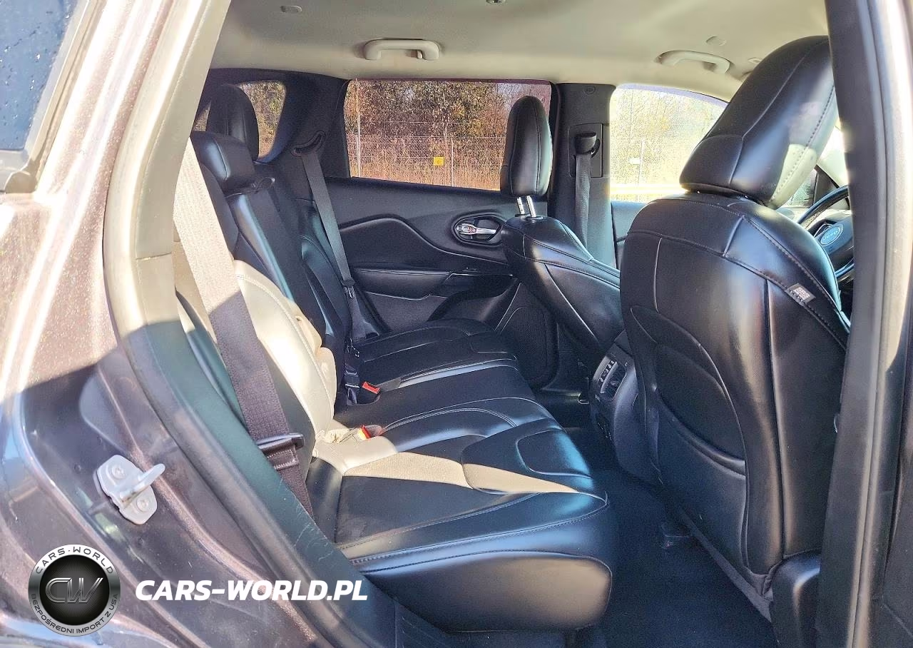 2019 Jeep Cherokee Latitude Plus VIN:1C4PJMLN3KD489614 - 11