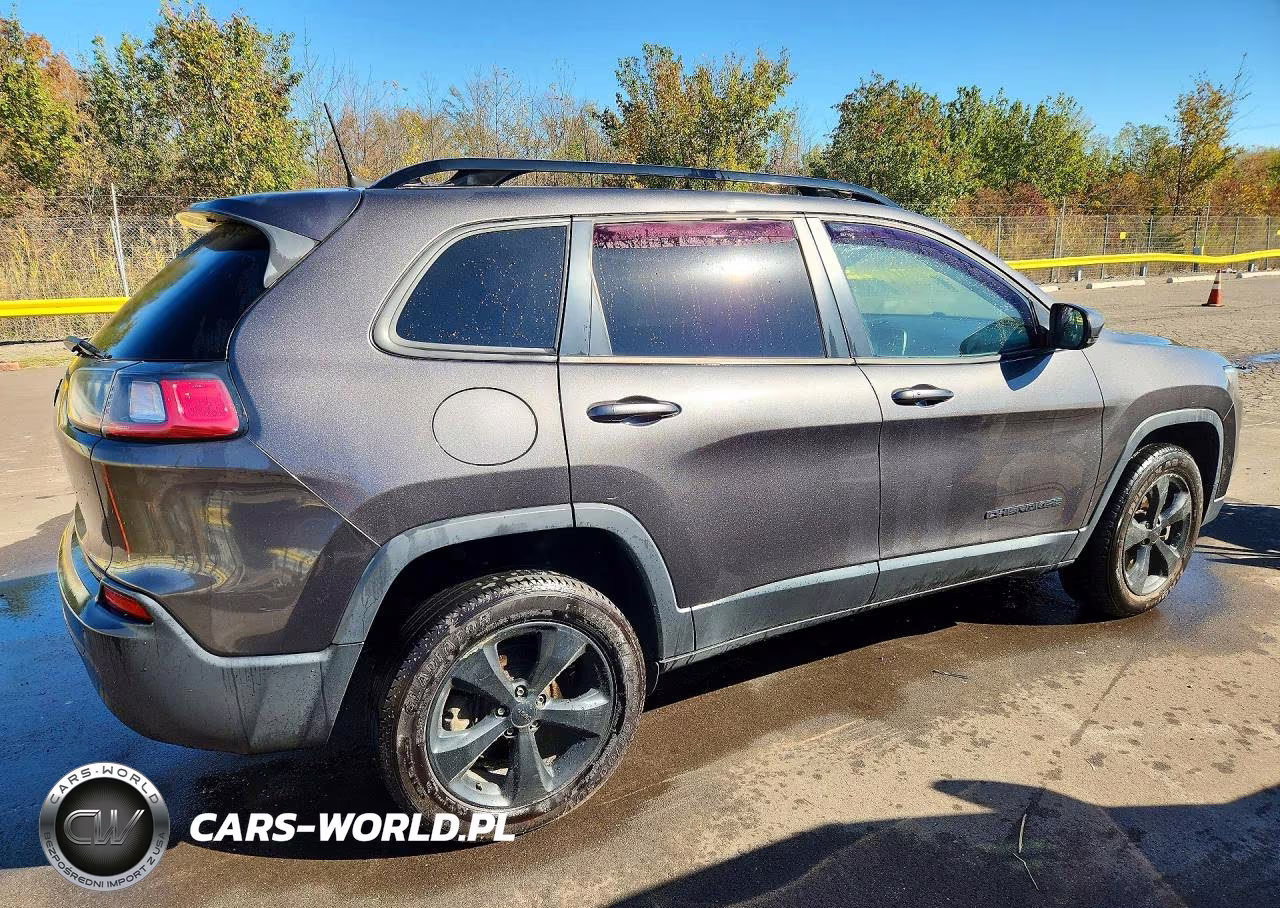2019 Jeep Cherokee Latitude Plus VIN:1C4PJMLN3KD489614 - 3