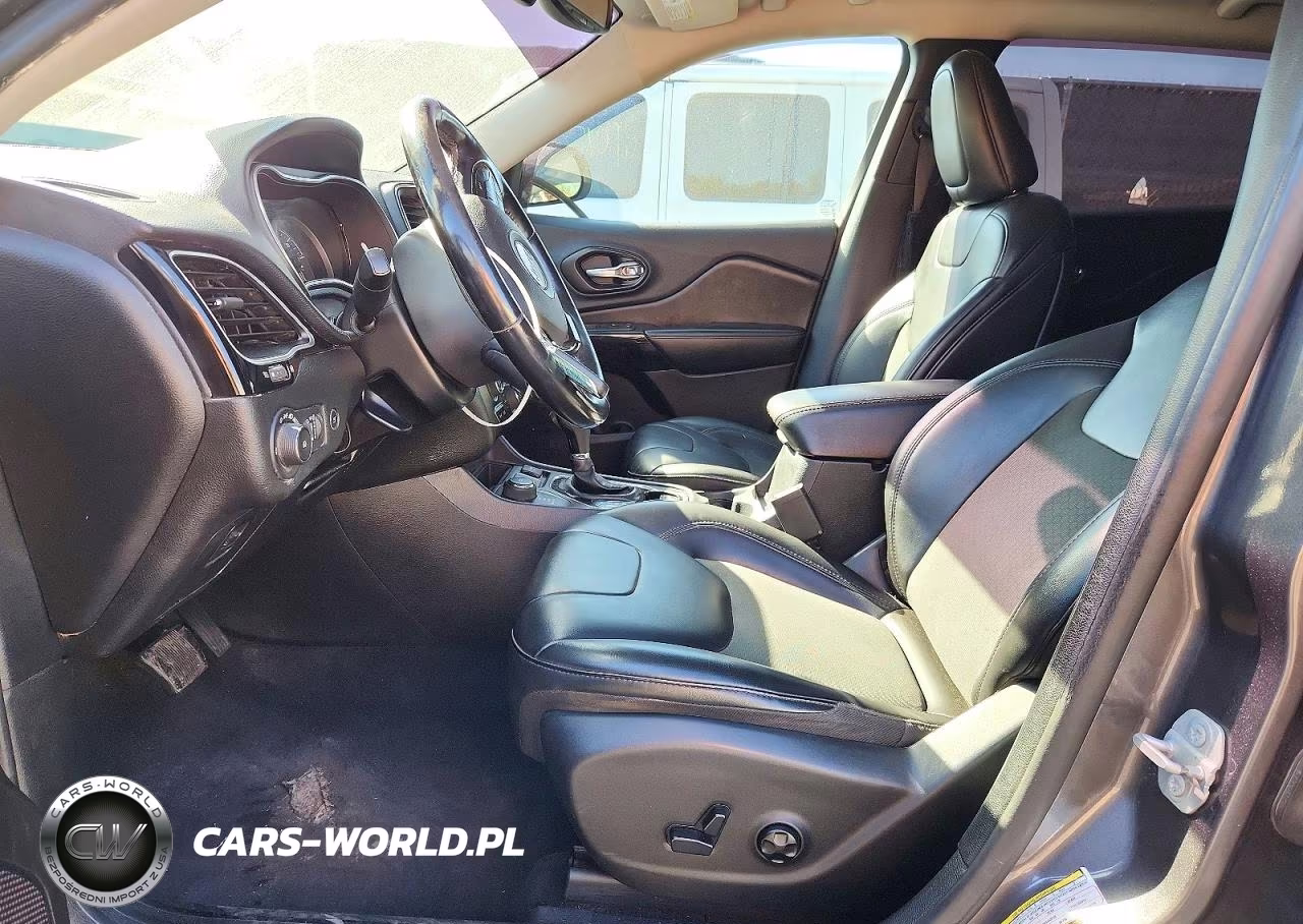 2019 Jeep Cherokee Latitude Plus VIN:1C4PJMLN3KD489614 - 7