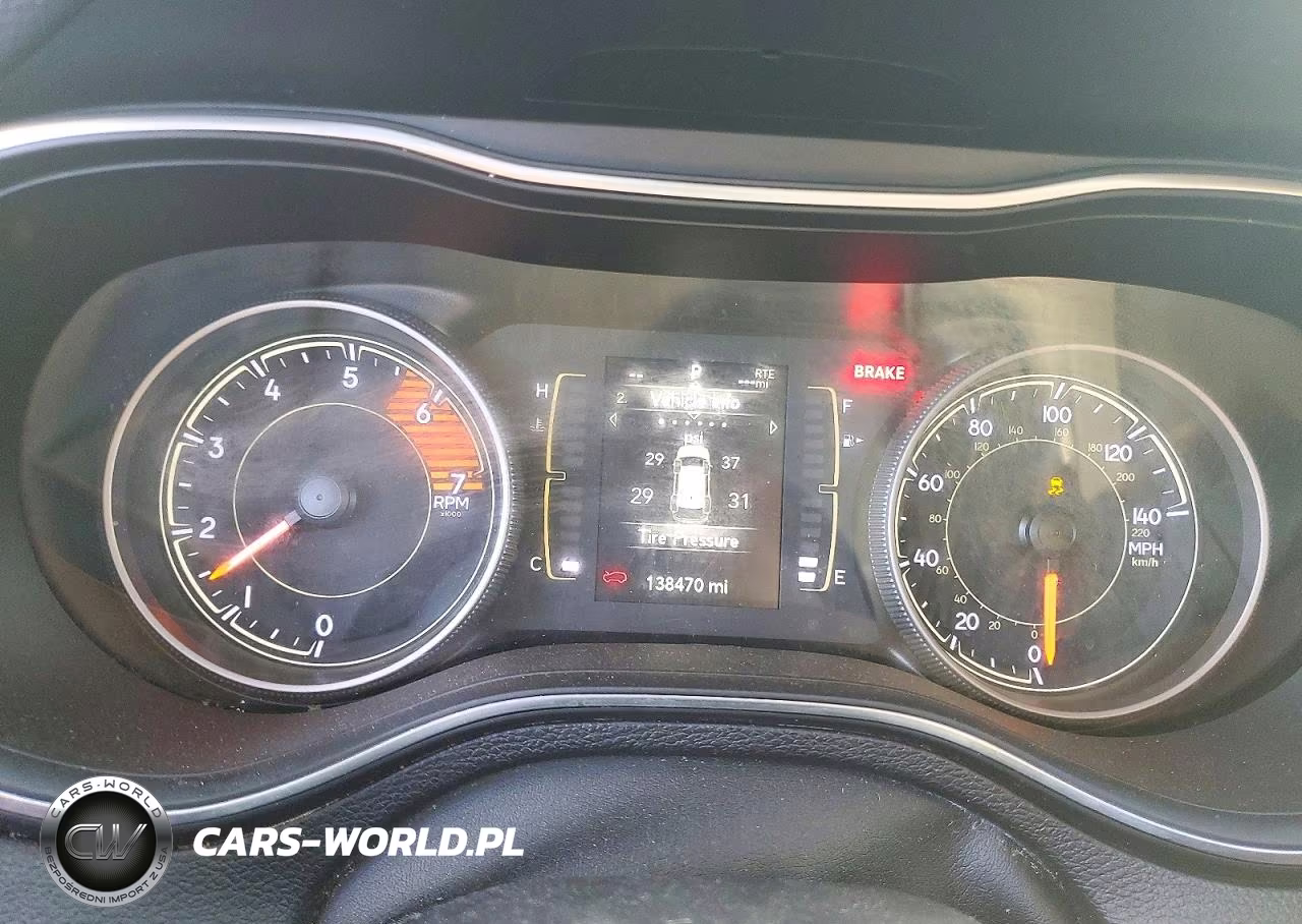 2019 Jeep Cherokee Latitude Plus VIN:1C4PJMLN3KD489614 - 9