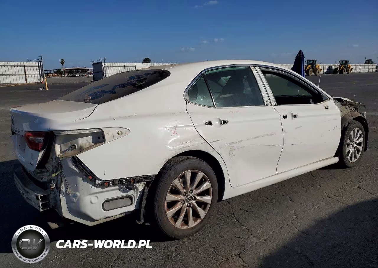 2019 Toyota Camry Le VIN:4T1B11HK1KU709755 - 3