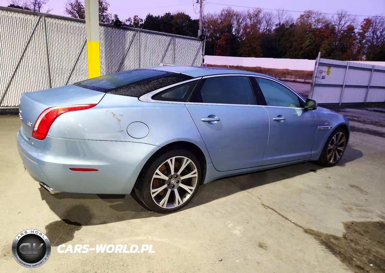 2010 Jaguar Xjl Portfolio VIN:SAJWA2GE2AMV00323 - 3