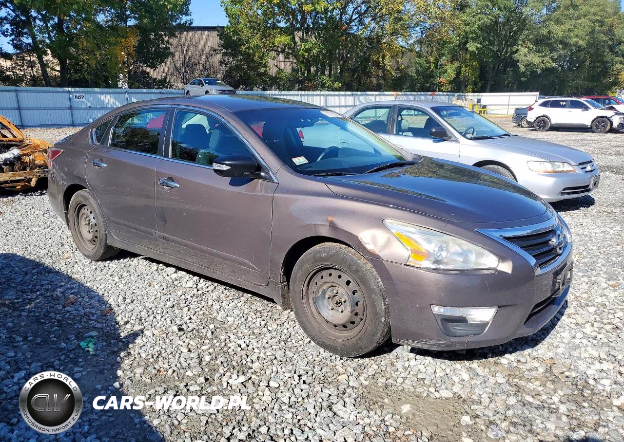 2015 Nissan Altima 2.5 S VIN:1N4AL3AP1FN869815 - 4