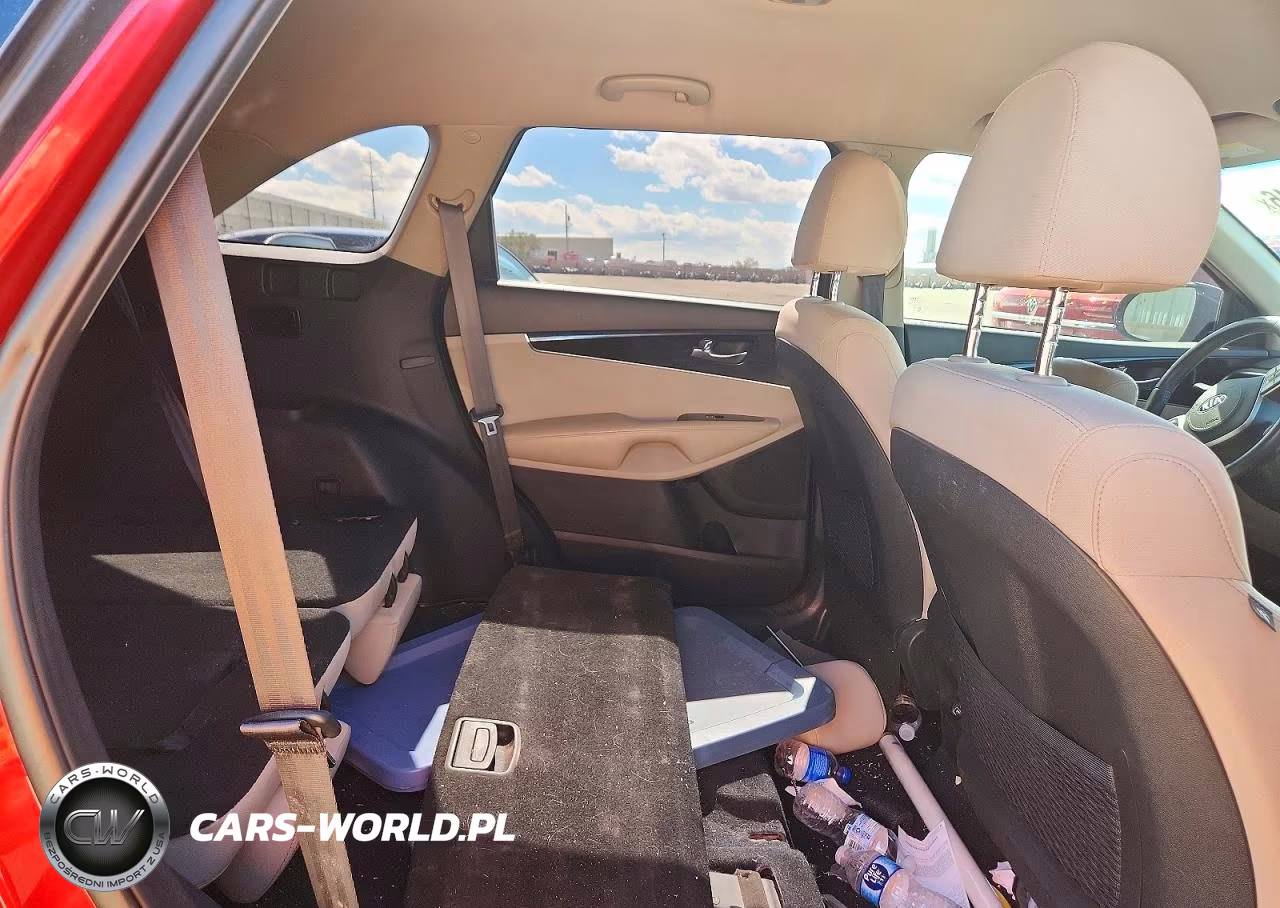 2020 Kia Sorento S VIN:5XYPGDA57LG673765 - 10