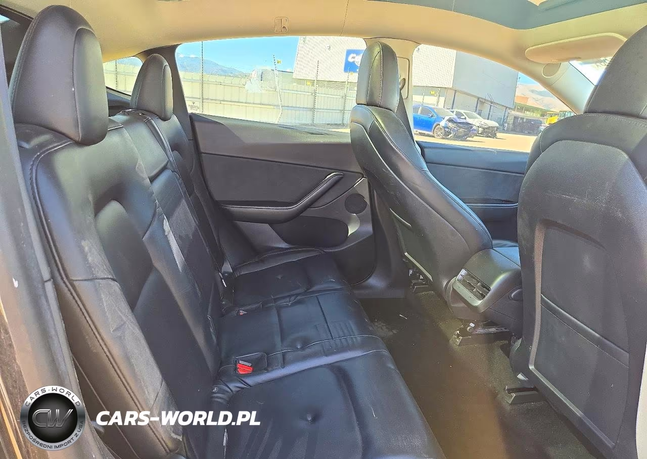 2020 Tesla Model Y VIN:5YJYGDEE7LF050863 - 10