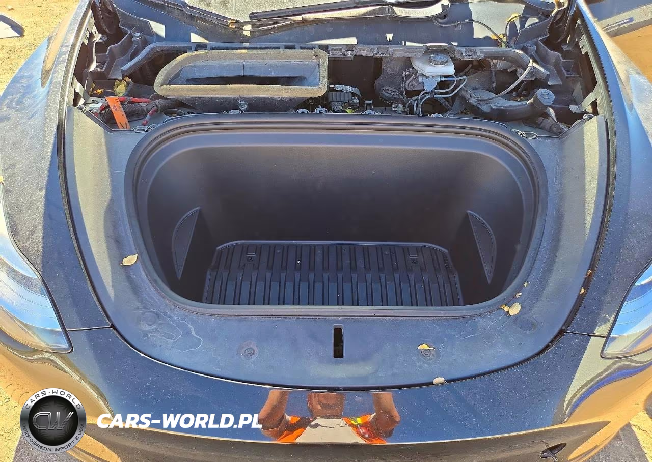 2020 Tesla Model Y VIN:5YJYGDEE7LF050863 - 11