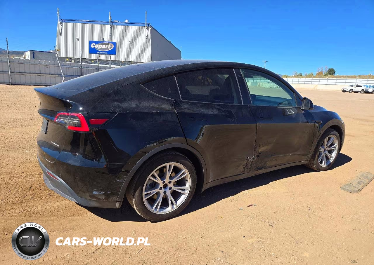 2020 Tesla Model Y VIN:5YJYGDEE7LF050863 - 3