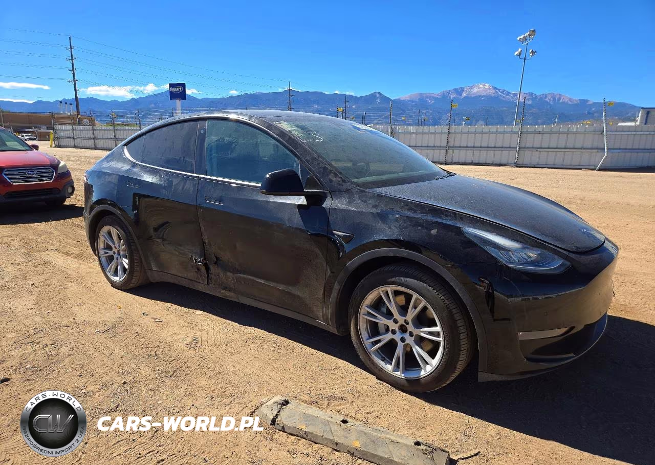 2020 Tesla Model Y VIN:5YJYGDEE7LF050863 - 4