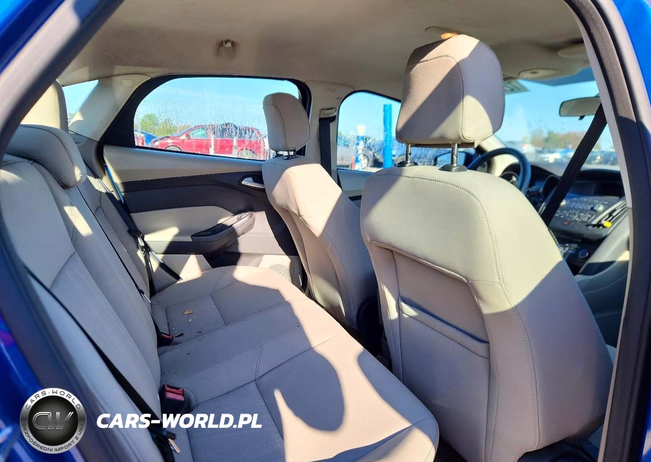 2018 Ford Focus Se VIN:1FADP3F27JL202122 - 10