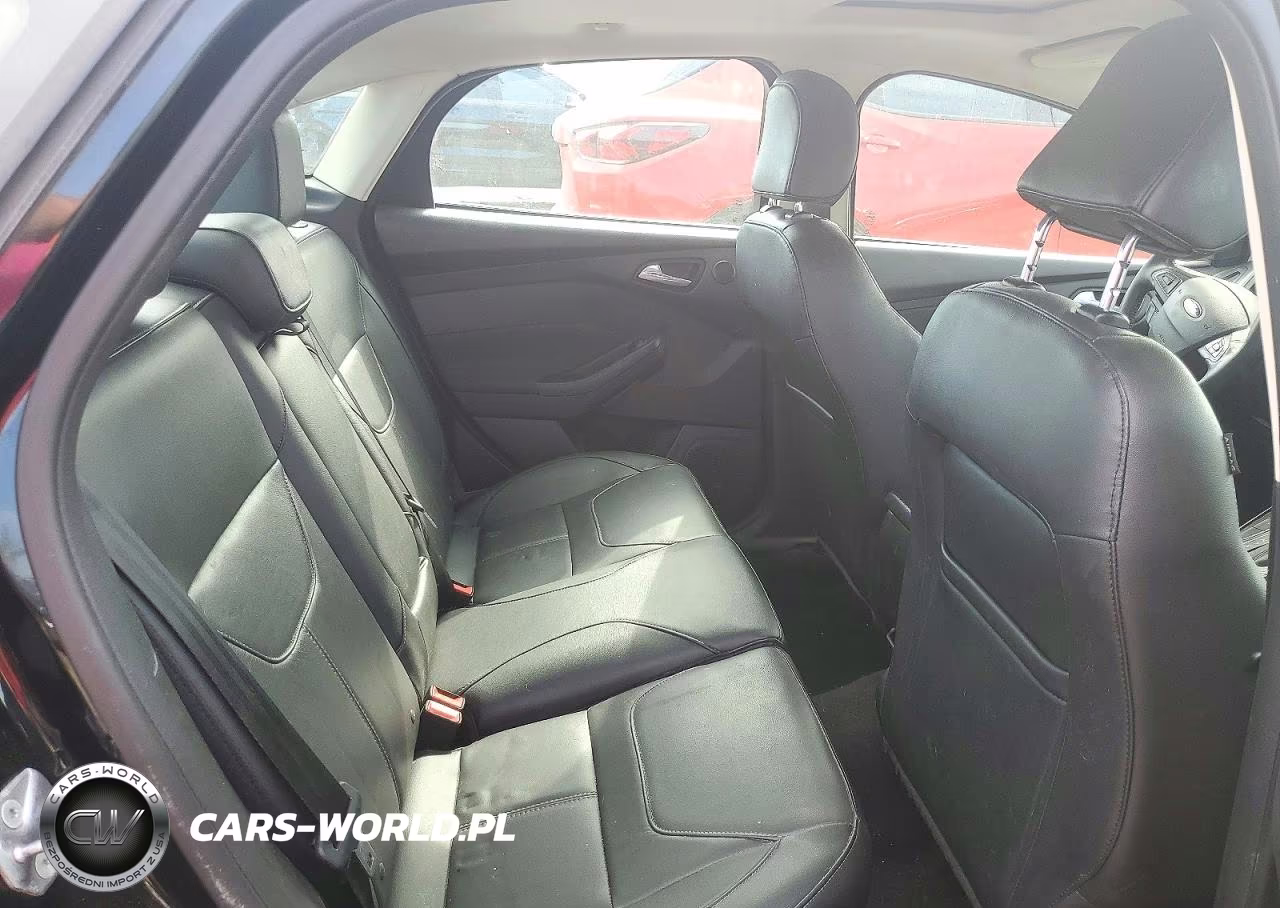 2018 Ford Focus Titanium VIN:1FADP3J20JL276103 - 10
