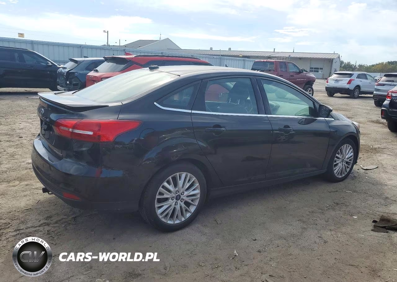 2018 Ford Focus Titanium VIN:1FADP3J20JL276103 - 3