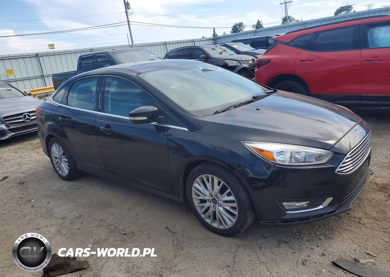 2018 Ford Focus Titanium VIN:1FADP3J20JL276103 - 4