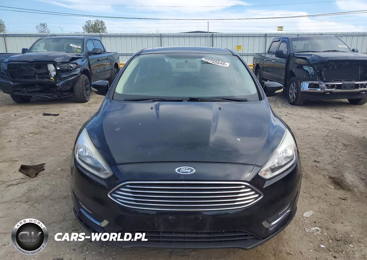 2018 Ford Focus Titanium VIN:1FADP3J20JL276103 - 5