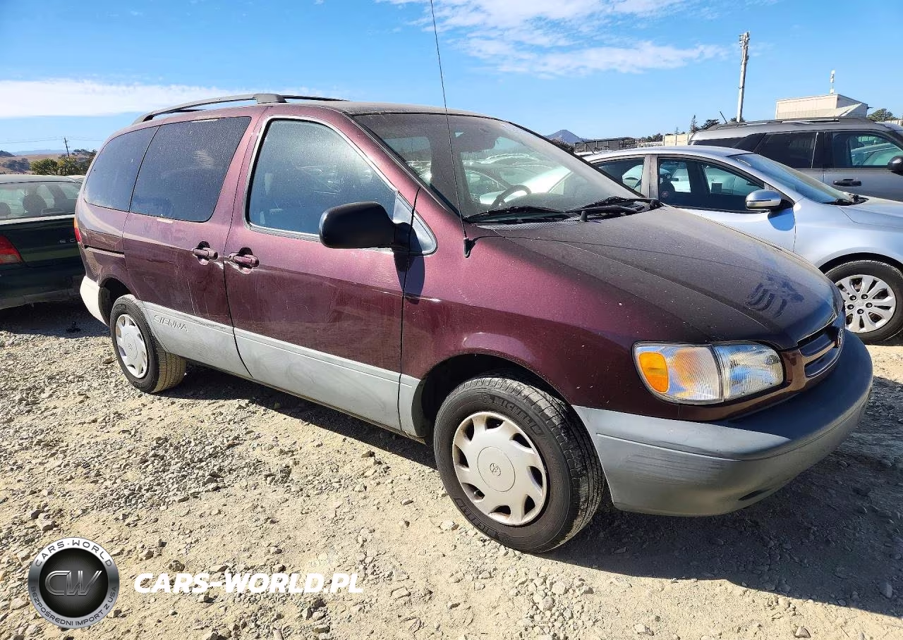1999 Toyota Sienna Le VIN:4T3ZF13C9XU111993 - 4