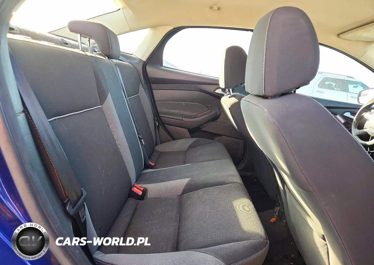 FORD FOCUS SE VIN:1FAHP3F24CL452843 - 10