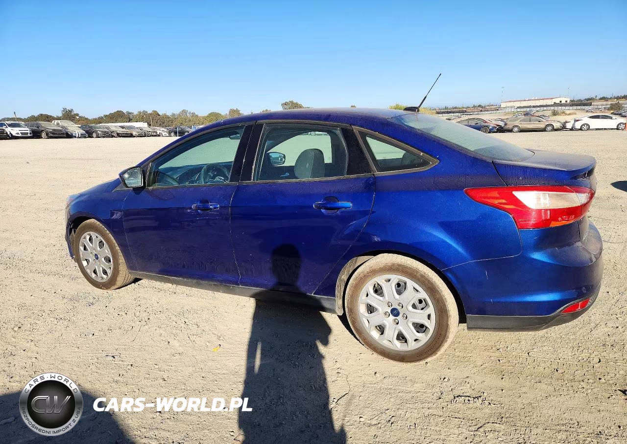 FORD FOCUS SE VIN:1FAHP3F24CL452843 - 2